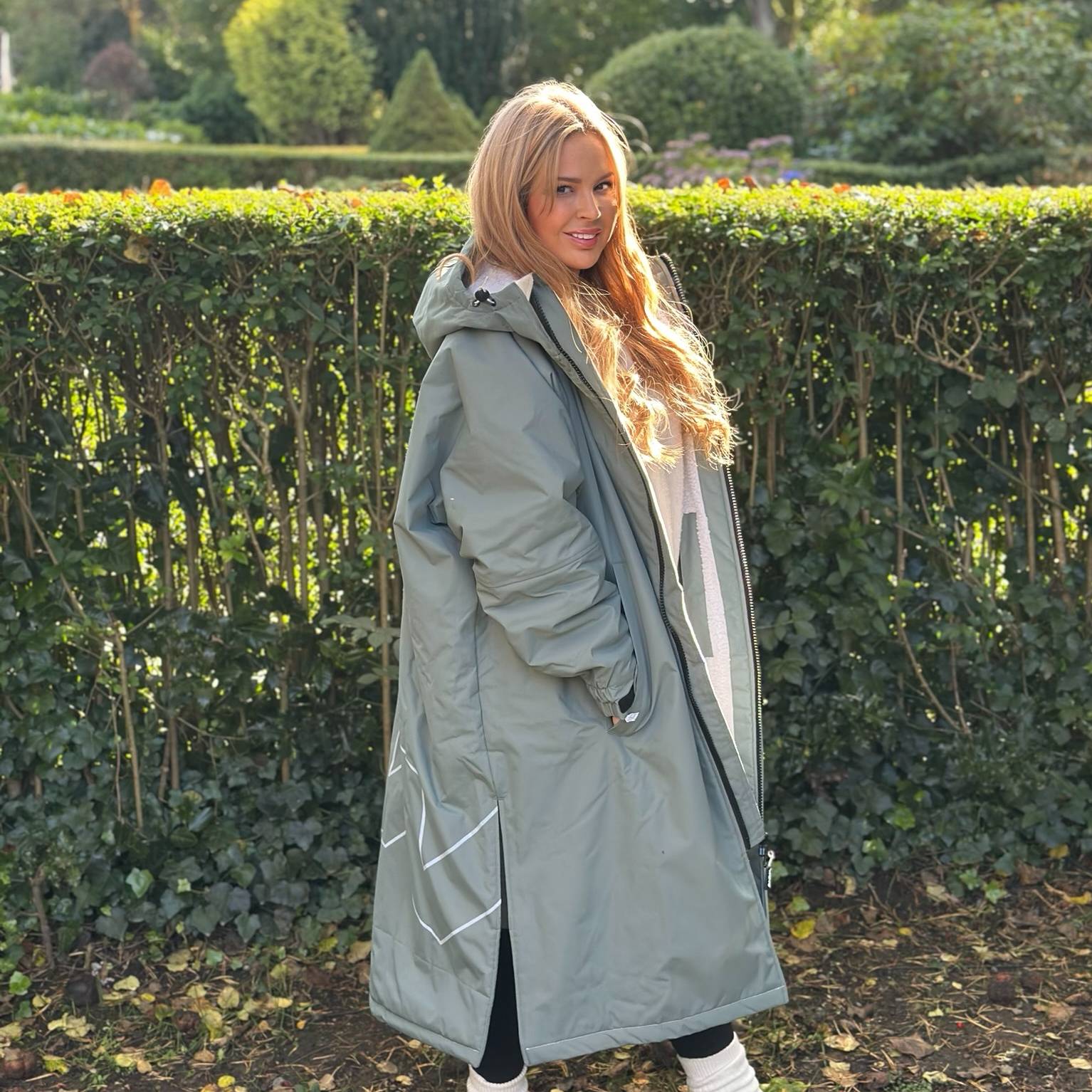 Fleece-Lined Waterproof Changing Robe | Waterproof & Windproof | Unisex | Sage Green Wave Sups